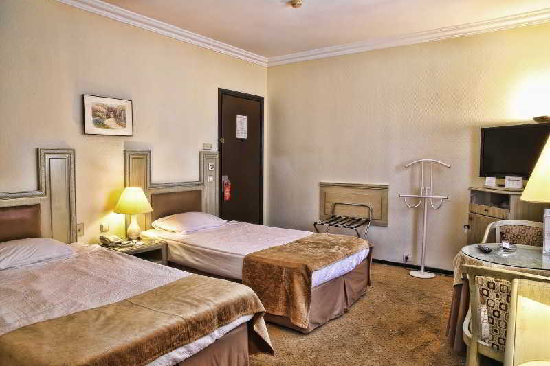 Guenes Hotel Merter Istanbul Exterior photo